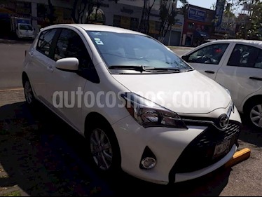 Foto venta Auto Seminuevo Toyota Yaris 5P 1.5L S Aut (2015) color Blanco