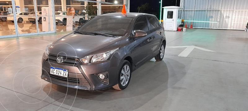 Foto Toyota Yaris 1.5 CVT usado (2017) color Gris Oscuro precio $1.700.000