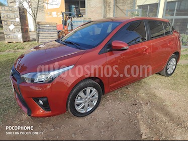 Toyota Yaris 1.5 S CVT usado (2016) color Naranja precio $880.000