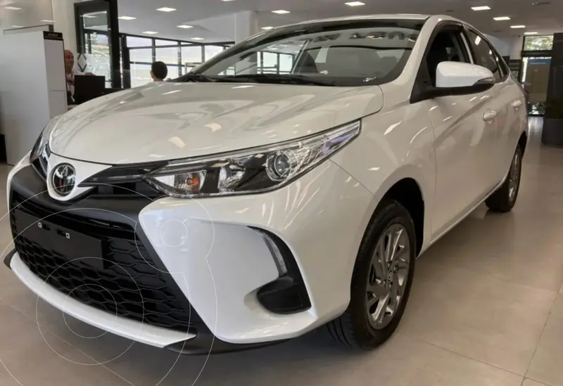 Foto Toyota Yaris 1.5 XS nuevo color Blanco precio $31.200.000