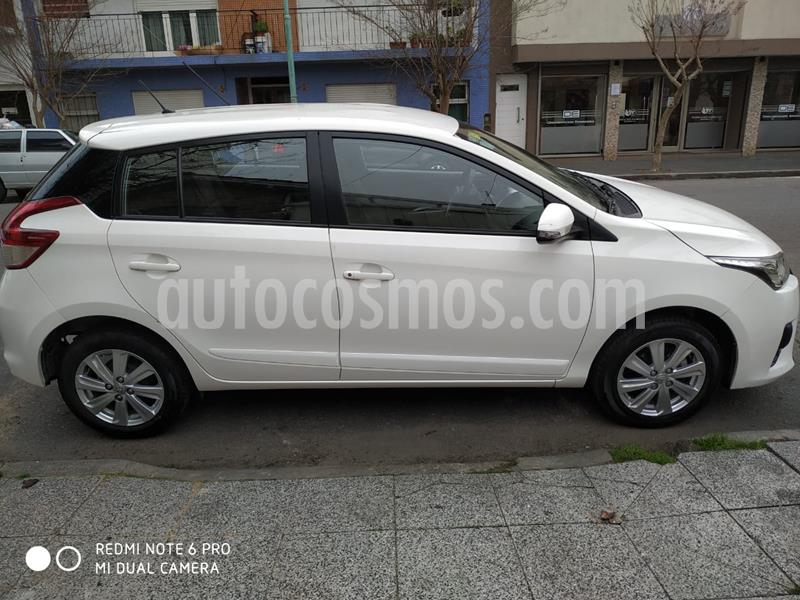 Toyota Yaris 1.5 CVT usado (2018) color Blanco precio $945.000