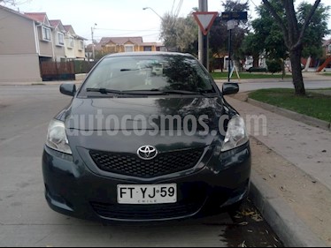 Toyota Yaris 1.5 XLi Aut usado (2013) color Gris precio $6.500.000