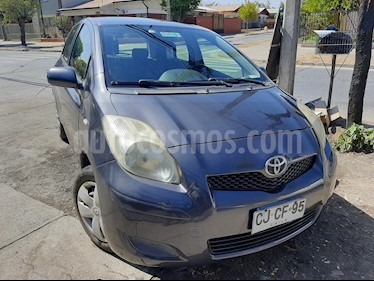 foto Toyota Yaris 1.5 GLi usado (2010) color Gris Oscuro precio $3.990.000