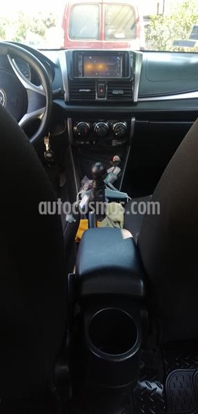 foto Toyota Yaris 1.5 GLi E usado (2016) color Negro precio $10.000.000