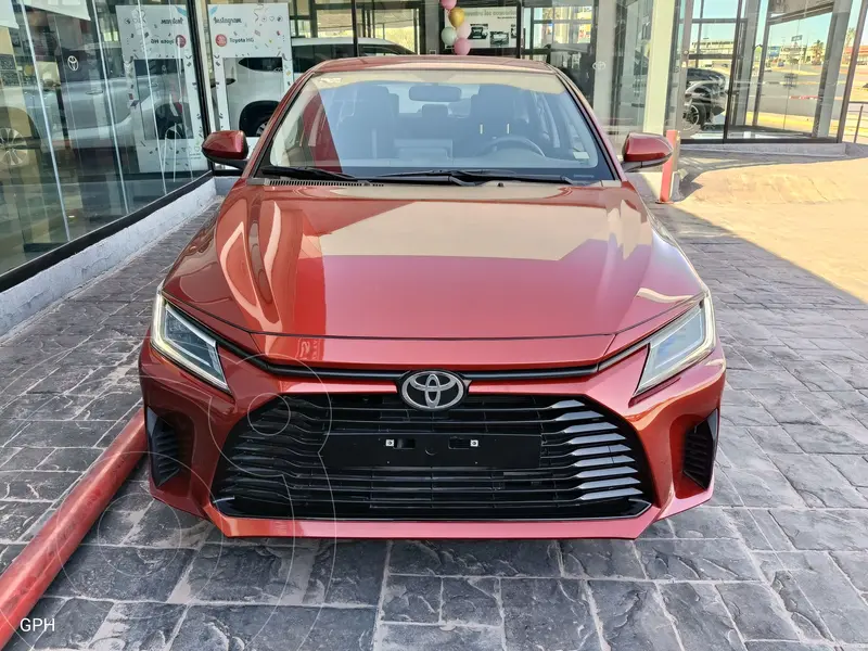 Foto Toyota Yaris Base Aut usado (2024) color Naranja precio $345,000