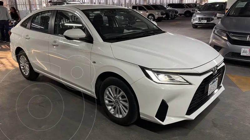 Foto Toyota Yaris Base Aut usado (2023) color Blanco precio $339,000