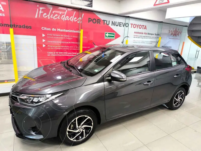 Foto Toyota Yaris 5P 1.5L S Aut usado (2021) color Gris precio $279,000