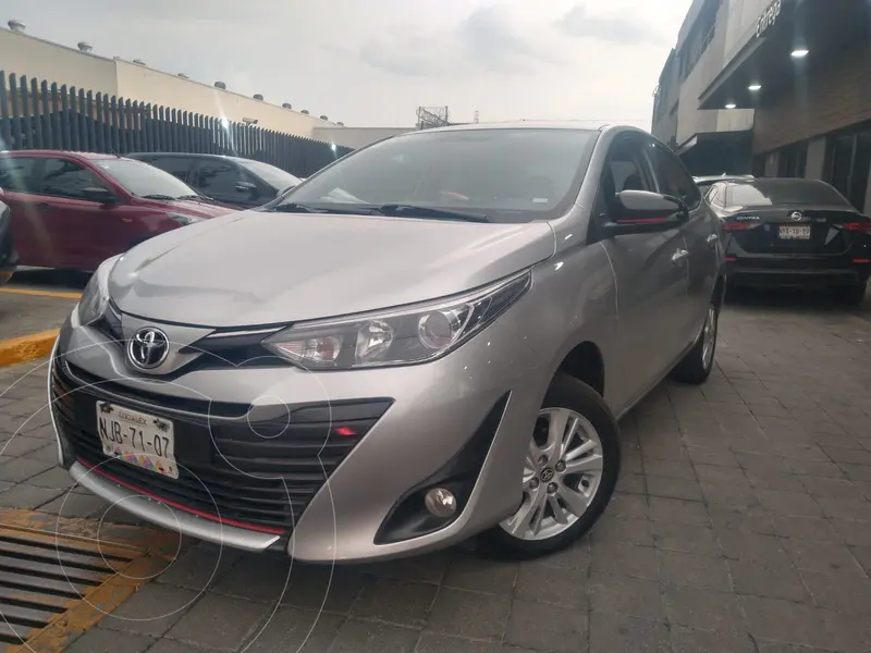 Foto Toyota Yaris 5P 1.5L S usado (2019) color Plata financiado en mensualidades(enganche $61,250 mensualidades desde $6,388)
