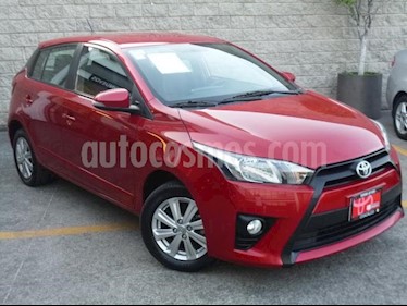 foto Toyota Yaris 5p Hatchback S L4/1.5 Man usado (2017) color Rojo precio $185,000