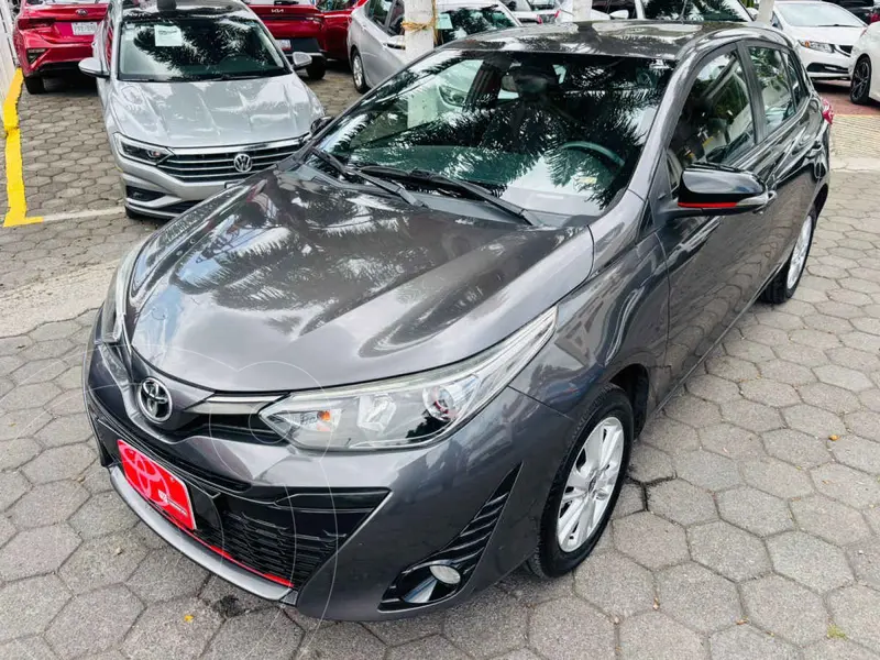 Foto Toyota Yaris 5P 1.5L S Aut usado (2019) color Gris precio $247,000