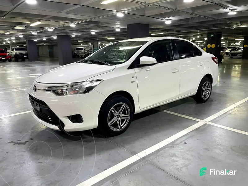 Foto Toyota Yaris 5P 1.5L Core usado (2017) color Blanco precio $185,000