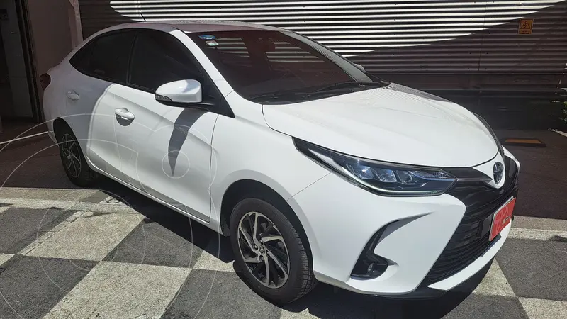 Foto Toyota Yaris S Aut usado (2022) color Blanco precio $325,000