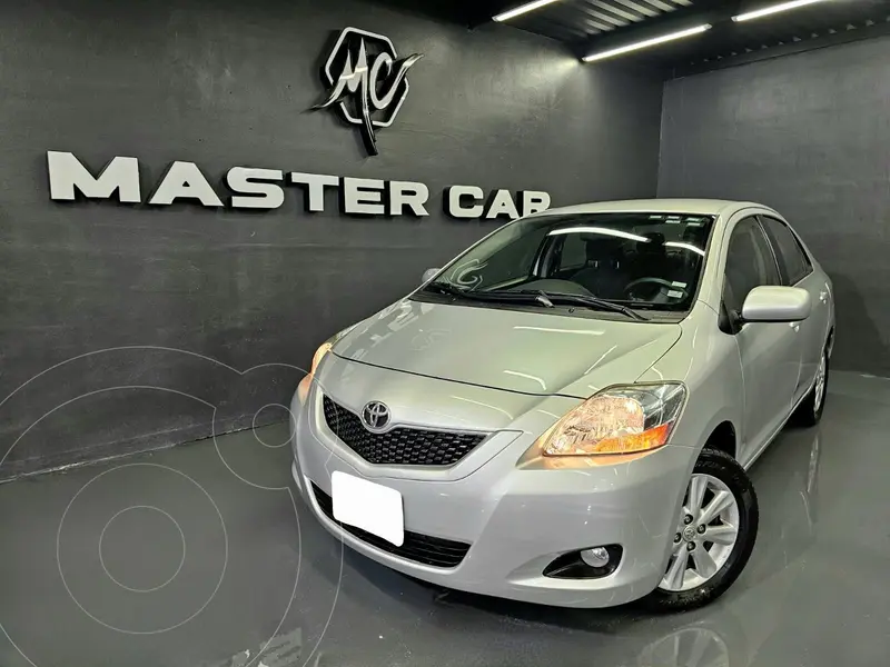 Foto Toyota Yaris 5P 1.5L Premium usado (2016) color plateado precio $159,000