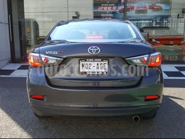 Toyota Yaris 5P 1.5L Premium usado (2016) color Gris precio $178,000