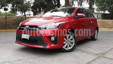 Toyota Yaris 5P HB SE TM5 A/AC. VE F. NIEBLA RA-15 usado (2017) color Rojo precio $188,000