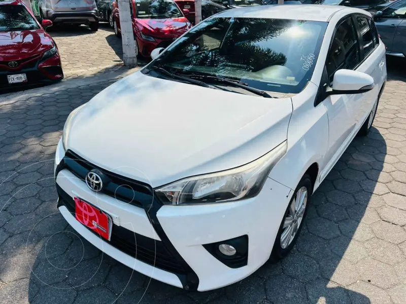 Foto Toyota Yaris 5P 1.5L S Aut usado (2017) color Blanco precio $237,000