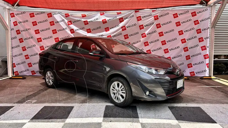 Foto Toyota Yaris 5P 1.5L S usado (2019) color Gris precio $215,000