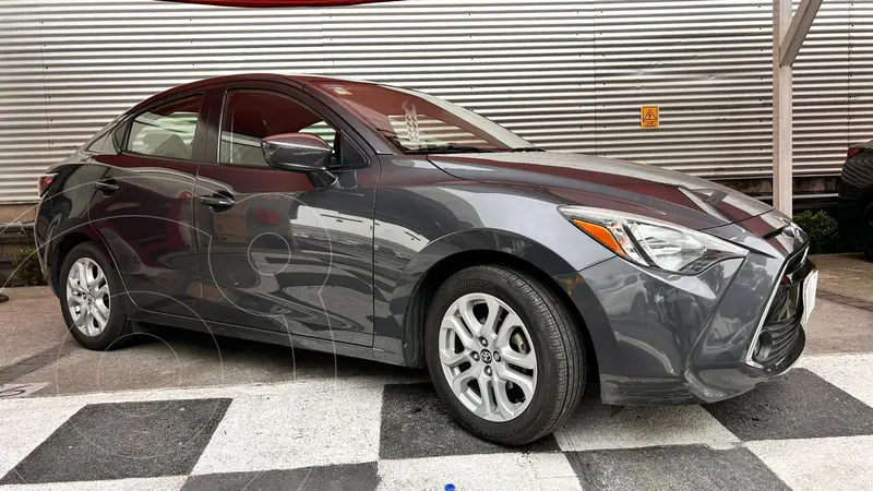 Foto Toyota Yaris 5P 1.5L S usado (2018) color Gris precio $250,000