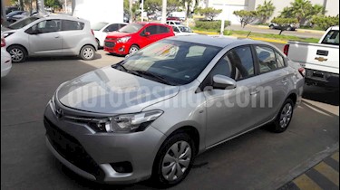 Toyota Yaris 5P 1.5L Core Aut usado (2017) color Plata precio $185,000