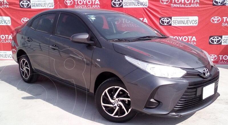 Foto Toyota Yaris Core Aut usado (2021) color Gris precio $283,000