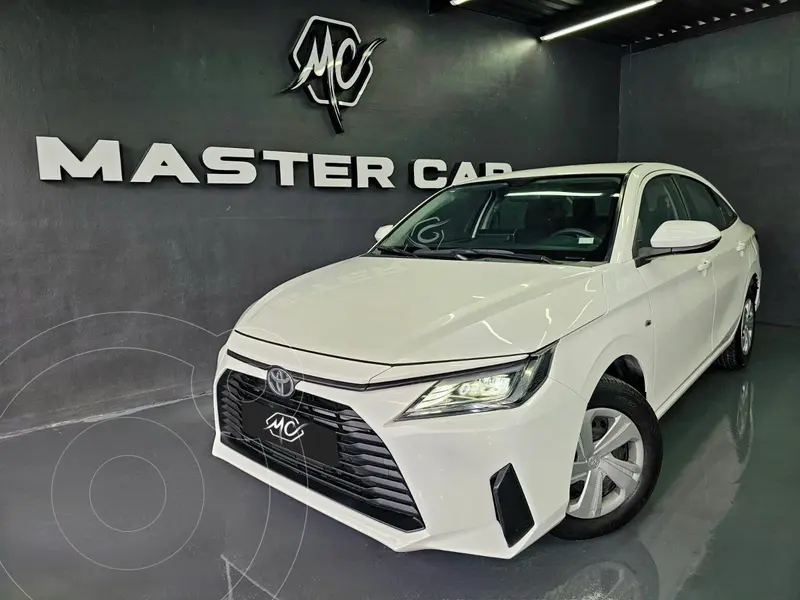Foto Toyota Yaris Base Aut usado (2024) color Blanco precio $306,000
