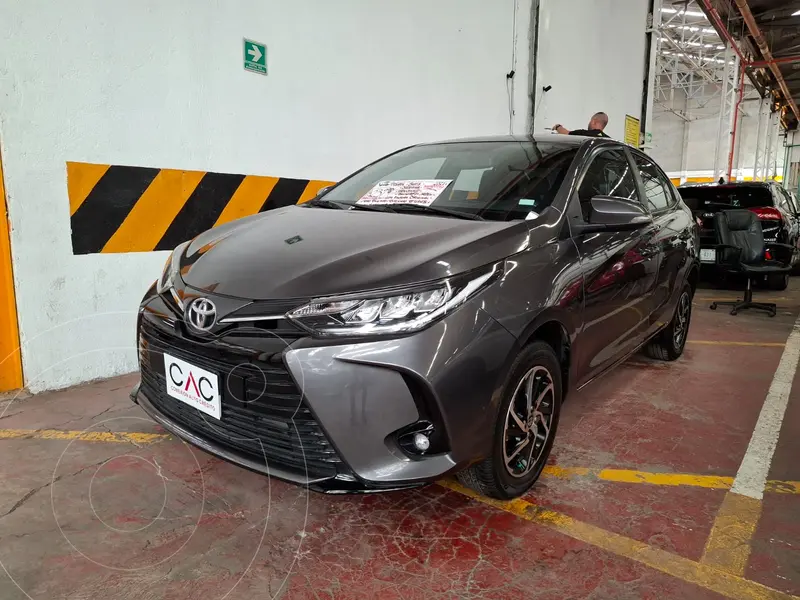 Foto Toyota Yaris 5P 1.5L S usado (2021) color Gris financiado en mensualidades(enganche $71,000 mensualidades desde $8,365)
