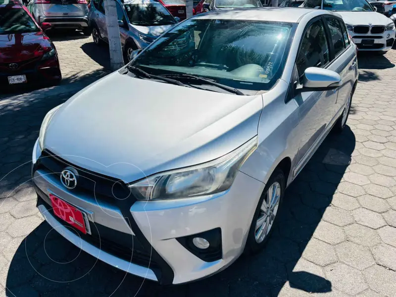 Foto Toyota Yaris 5P 1.5L S Aut usado (2017) color Plata precio $207,000