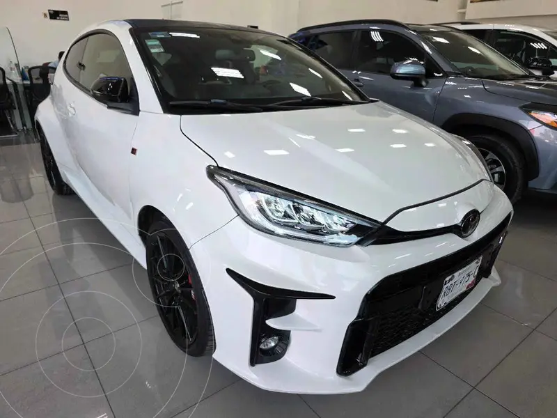 Foto Toyota Yaris S usado (2023) color Blanco precio $670,000