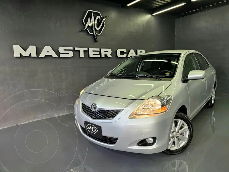 Foto Toyota Yaris 5P 1.5L Premium Aut usado (2014) color plateado precio $149,000