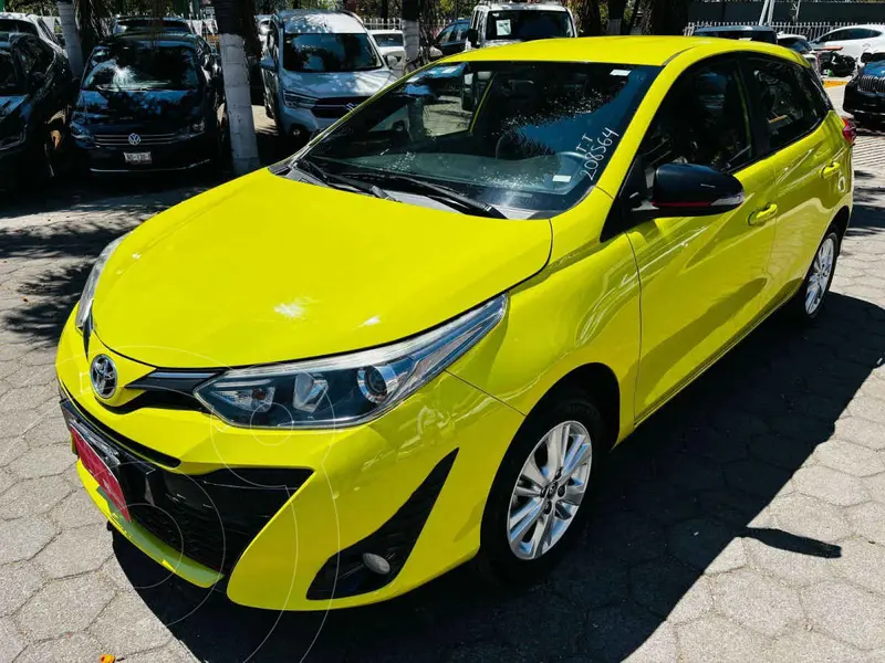 Foto Toyota Yaris 5P 1.5L S Aut usado (2020) color Amarillo precio $245,000