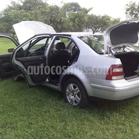 foto Volkswagen Bora GLS Auto. usado (2007) color Gris precio u$s2.800