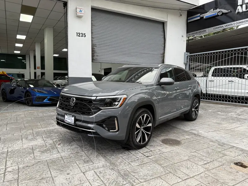 Foto Volkswagen Cross Sport R-Line usado (2024) color Gris financiado en mensualidades(enganche $206,000 mensualidades desde $28,072)