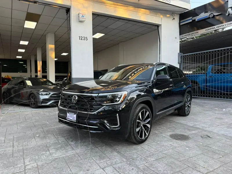 Foto Volkswagen Cross Sport R-Line usado (2024) color Negro financiado en mensualidades(enganche $200,000 mensualidades desde $27,230)