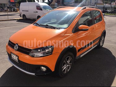 foto Volkswagen CrossFox 1.6L usado (2011) color Naranja Eléctrico precio $112,000