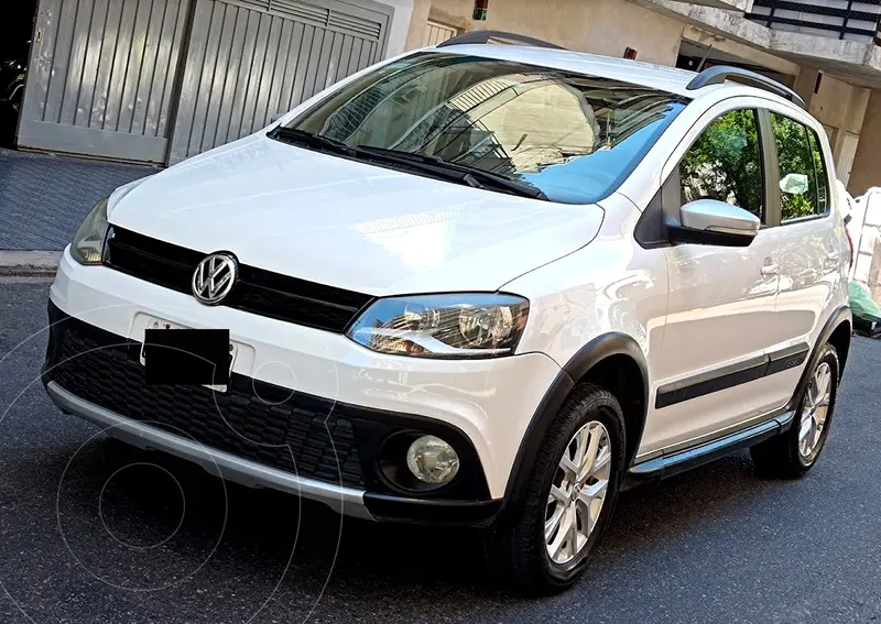 Foto Volkswagen CrossFox Trendline usado (2015) color Blanco precio u$s11.500