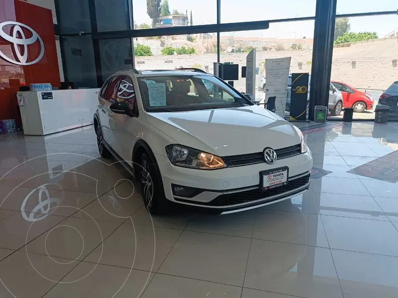 Foto Volkswagen CrossGolf 1.4L usado (2017) color Blanco precio $293,000