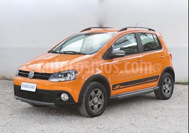 foto Volkswagen Fox 5P Trendline usado (2012) color Naranja precio $330.000