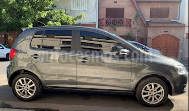 foto Volkswagen Fox 5P Highline usado (2013) color Gris precio $499.000