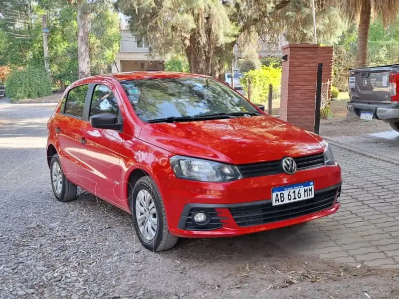 Foto Volkswagen Gol Trend 5P Serie usado (2017) color Rojo Flash precio $14.100.000