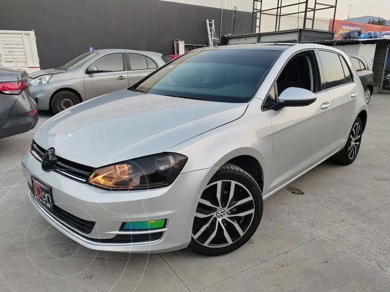 Foto Volkswagen Golf Highline DSG usado (2017) color plateado precio $325,000