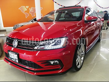 Volkswagen Jetta GLI 2.0T DSG usado (2017) color Rojo Tornado precio $360,000