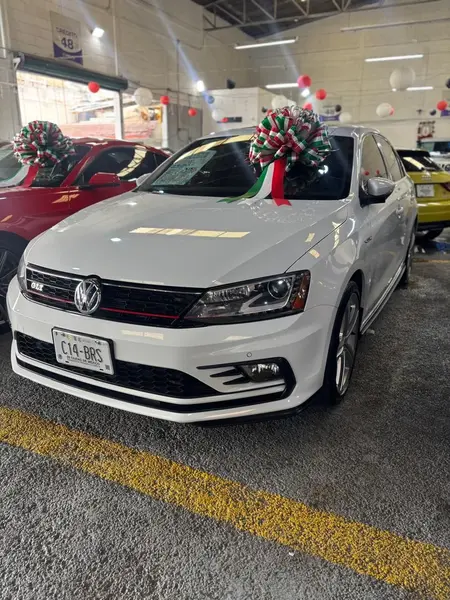 Foto Volkswagen Jetta GLI 2.0T usado (2017) color Blanco precio $318,500