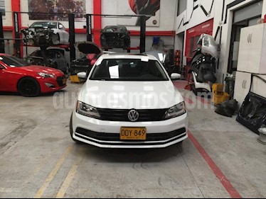foto Volkswagen Jetta 2.0L Comfortline Aut usado (2018) color Blanco precio $46.900.000
