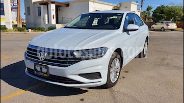 foto Volkswagen Jetta Comfortline Tiptronic usado (2019) color Plata precio $265,900