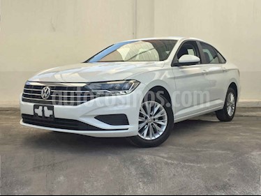 foto Volkswagen Jetta Comfortline Tiptronic usado (2019) color Blanco precio $265,900