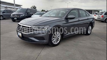 Foto Volkswagen Jetta Comfortline Tiptronic usado (2019) color Gris precio $265,900
