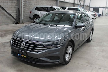 foto Volkswagen Jetta Comfortline Tiptronic usado (2019) color Gris precio $258,900
