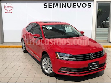 foto Volkswagen Jetta Comfortline Tiptronic usado (2018) color Rojo Tornado precio $269,000
