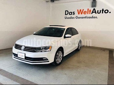foto Volkswagen Jetta Comfortline Tiptronic usado (2016) color Blanco precio $212,606