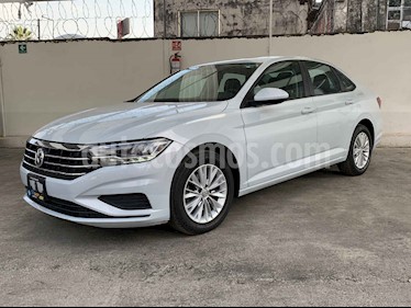 foto Volkswagen Jetta Comfortline Tiptronic usado (2019) color Plata precio $258,900